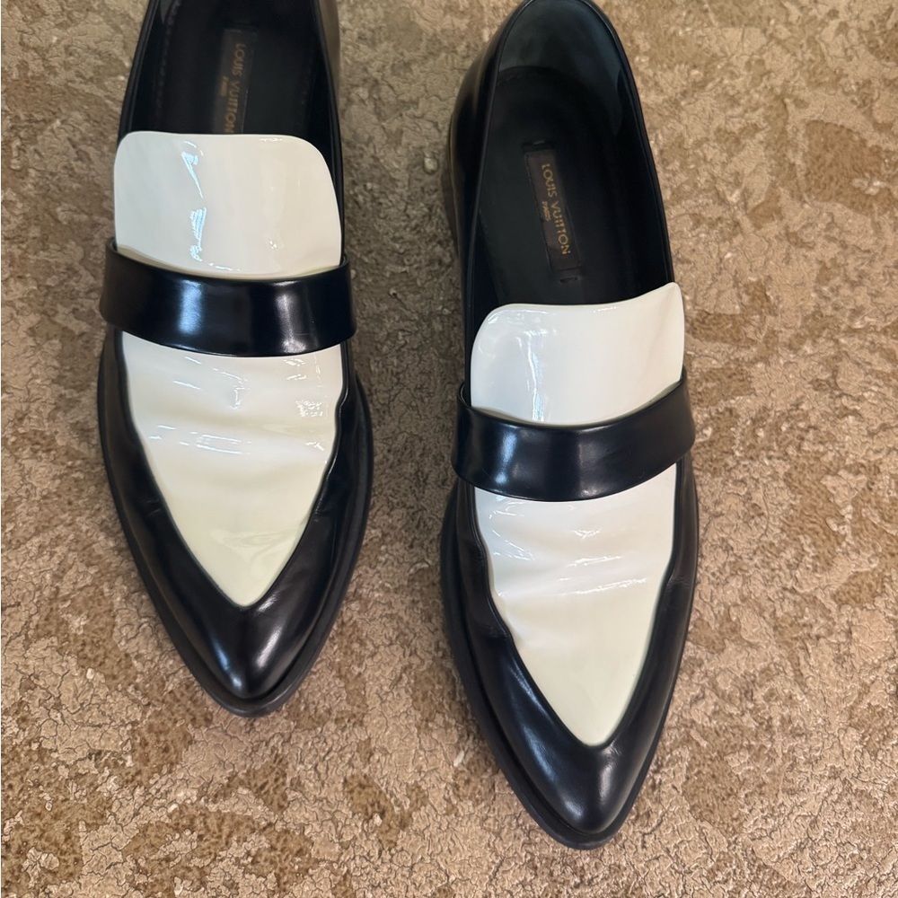 Louis Vuitton 2015 Women’s Loafers Black White Gold Heel Detail Size 7.5 Luxury